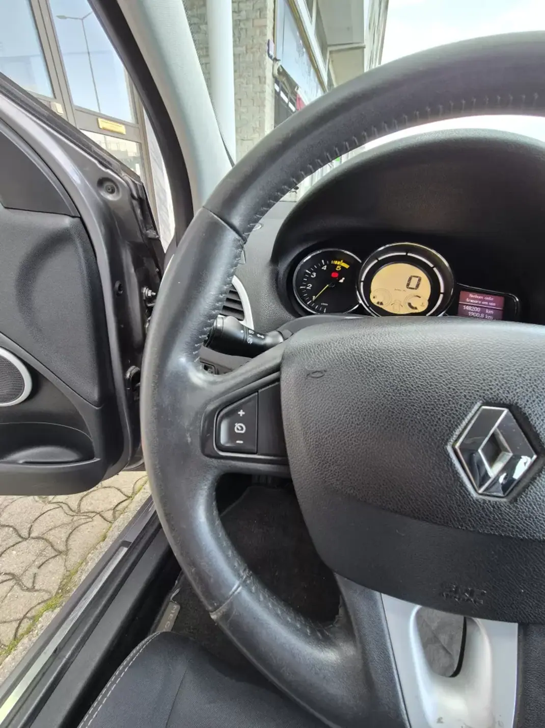 Renault Mégane 2010 - 9950 EUR, 148000 km - AUTO.MOTO.pt - 148000km - foto 19 de 26