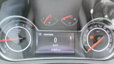 Opel Insignia Sports Tourer 2017 - 10750 EUR, 214037 km - AUTO.MOTO.pt - 214037km - foto 8 de 8