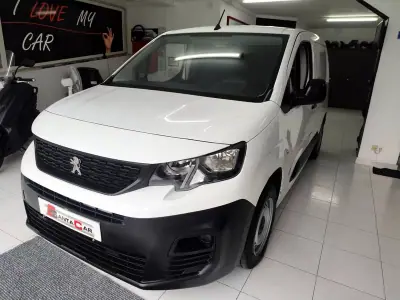 Peugeot Partner 1.6 HDI , 3 Lug. , Iva Dedutivel 2019 - 12480 EUR, 157000 km - AUTO.MOTO.pt - 157000km - foto 9 de 21