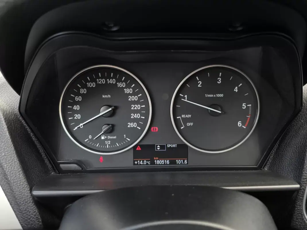 BMW 116 2014 - 11990 EUR, 180000 km - AUTO.MOTO.pt - 180000km - foto 22 de 32