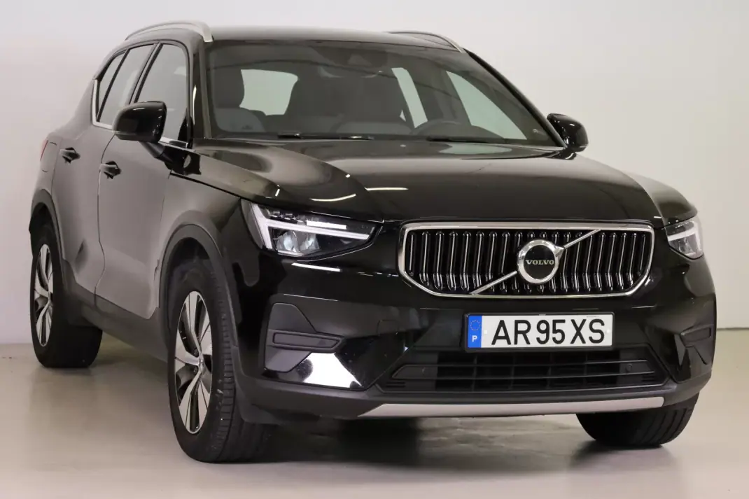 Volvo XC 40 2022 - 28990 EUR, 98750 km - AUTO.MOTO.pt - 98750km - foto 1 de 51