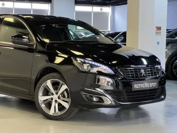 Peugeot 308 2017 - 10990 EUR, 120000 km - AUTO.MOTO.pt - 120000km - foto 28 de 35