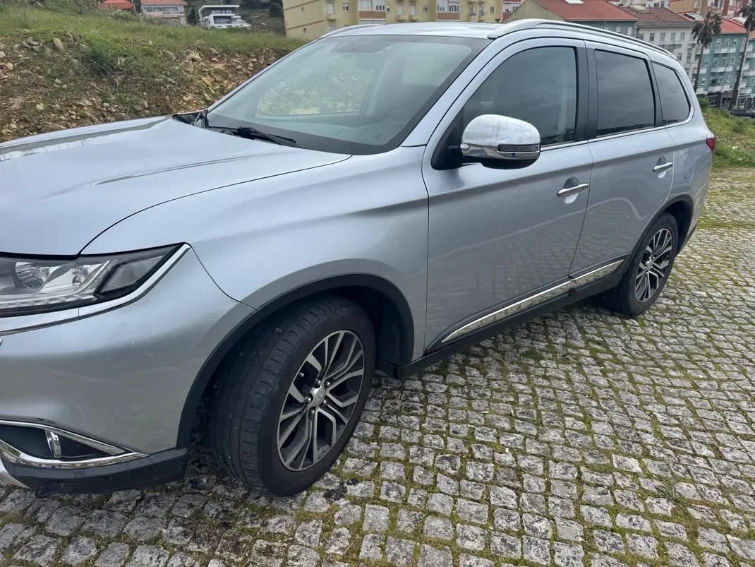 Mitsubishi Outlander 2017 - 15750 EUR, 185000 km - AUTO.MOTO.pt - 185000km - foto 3 de 15