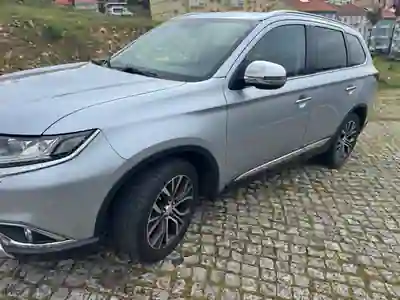 Mitsubishi Outlander 2017 - 15750 EUR, 185000 km - AUTO.MOTO.pt - 185000km - foto 3 de 15