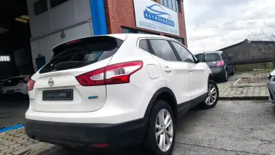 Nissan Qashqai 2015 - 14300 EUR, 140000 km - AUTO.MOTO.pt - 140000km - foto 14 de 20