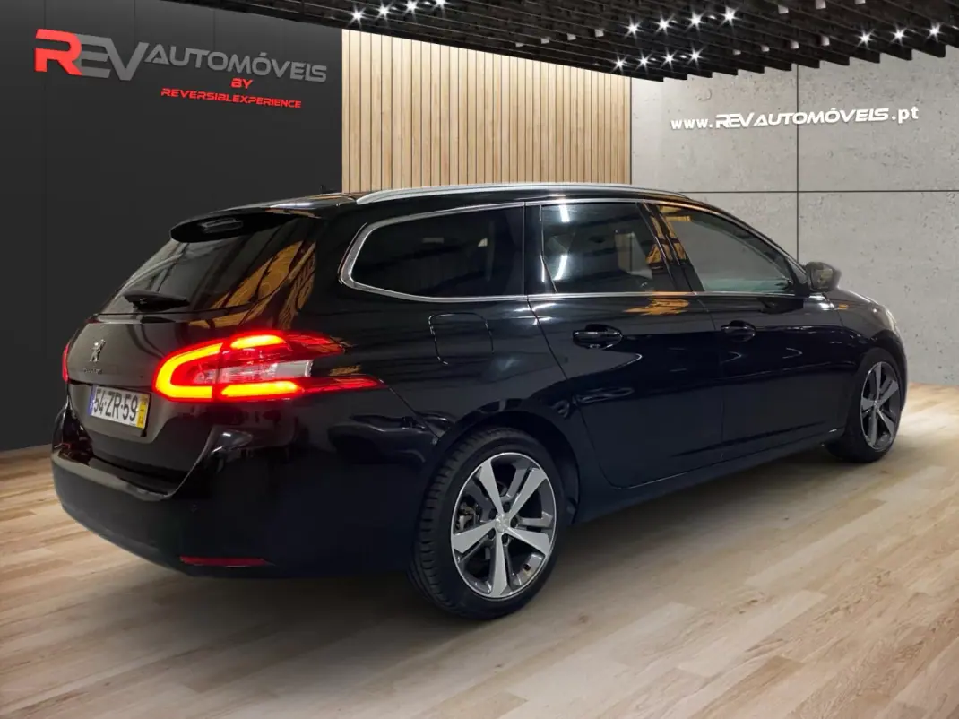 Peugeot 308 SW 2019 - 12450 EUR, 65800 km - AUTO.MOTO.pt - 65800km - foto 3 de 19