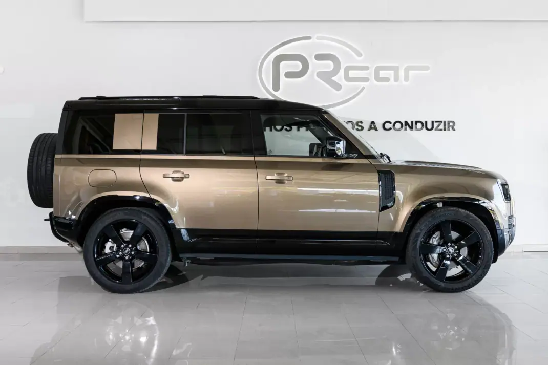Land Rover Defender 2025 - 104900 EUR, 13995 km - 13995km - foto 8 de 49
