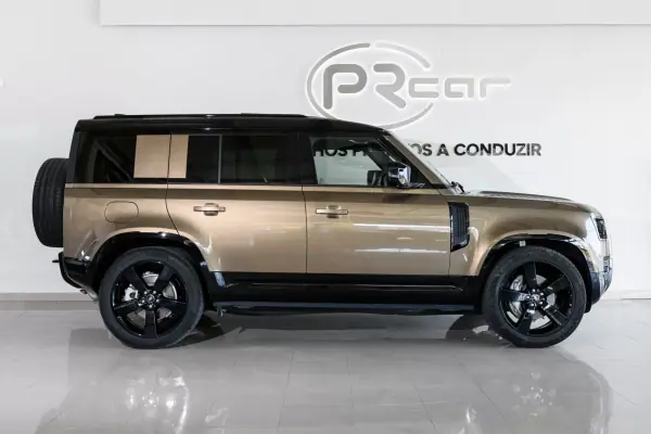 Land Rover Defender 2025 - 104900 EUR, 13995 km - AUTO.MOTO.pt - 13995km - foto 8 de 49