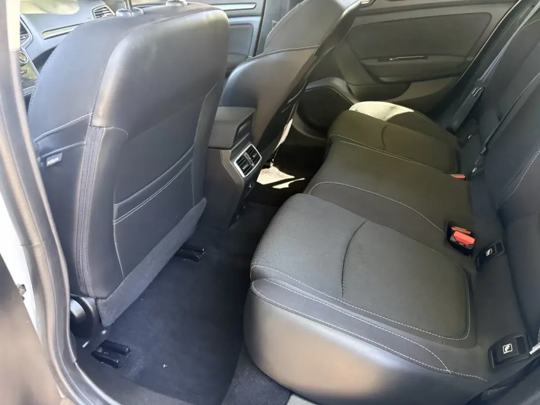 Renault Mégane 2022 - 17500 EUR, 149000 km - 149000km - foto 15 de 18
