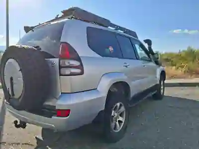 Toyota Land Cruiser Prado 2005 - 35000 EUR, 285000 km - AUTO.MOTO.pt - 285000km - foto 11 de 12