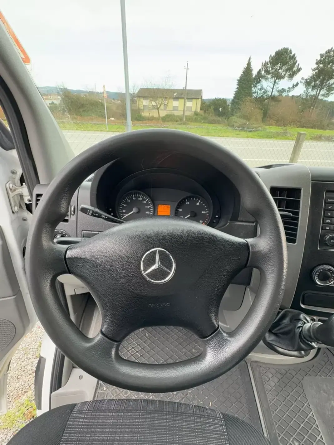 Mercedes-Benz Sprinter 2015 - 21250 EUR, 223754 km - AUTO.MOTO.pt - 223754km - foto 7 de 10