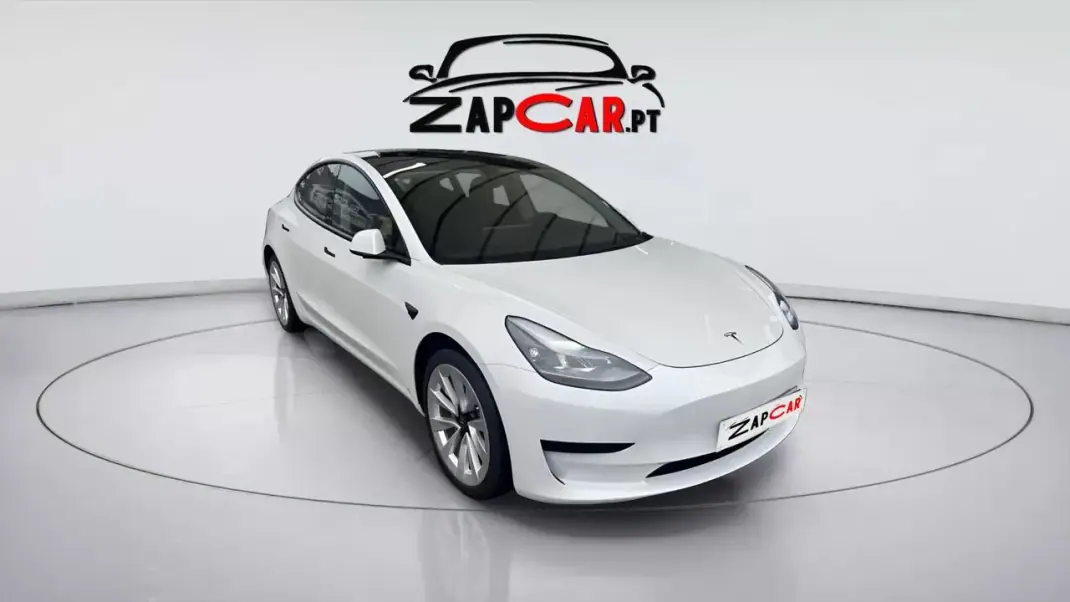 Tesla Model 3 2022 - 28500 EUR, 45186 km - AUTO.MOTO.pt - 45186km - foto 8 de 15