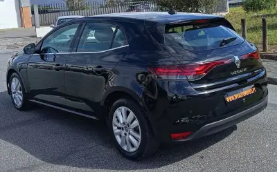 Renault Mégane 2020 - 15900 EUR, 82200 km - AUTO.MOTO.pt - 82200km - foto 7 de 18