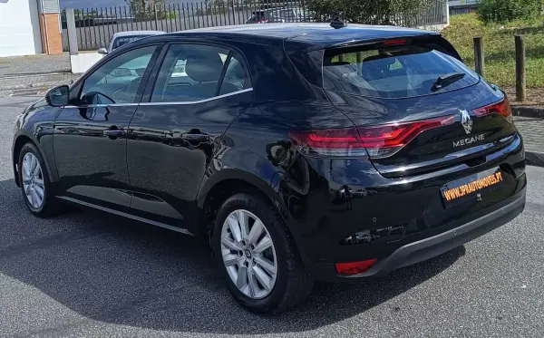 Renault Mégane 2020 - 15900 EUR, 82200 km - AUTO.MOTO.pt - 82200km - foto 7 de 18