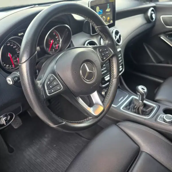 Mercedes-Benz CLA 180 2017 - 18950 EUR, 184855 km - AUTO.MOTO.pt - 184855km - foto 13 de 24