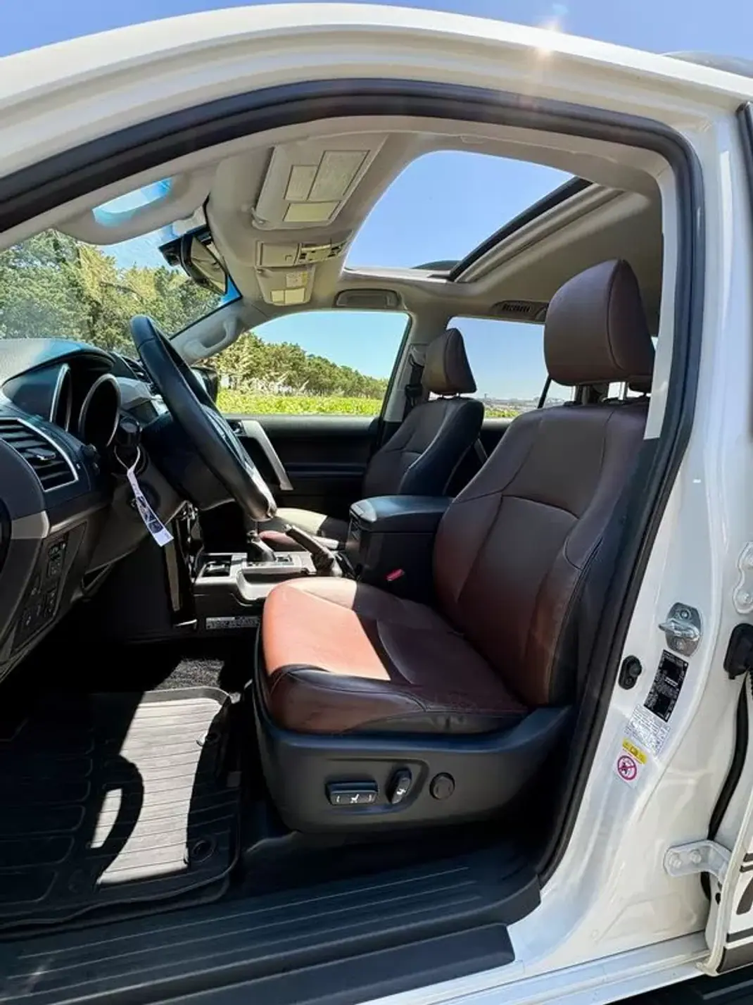 Toyota Land Cruiser 2017 - 67500 EUR, 149504 km - AUTO.MOTO.pt - 149504km - foto 7 de 42