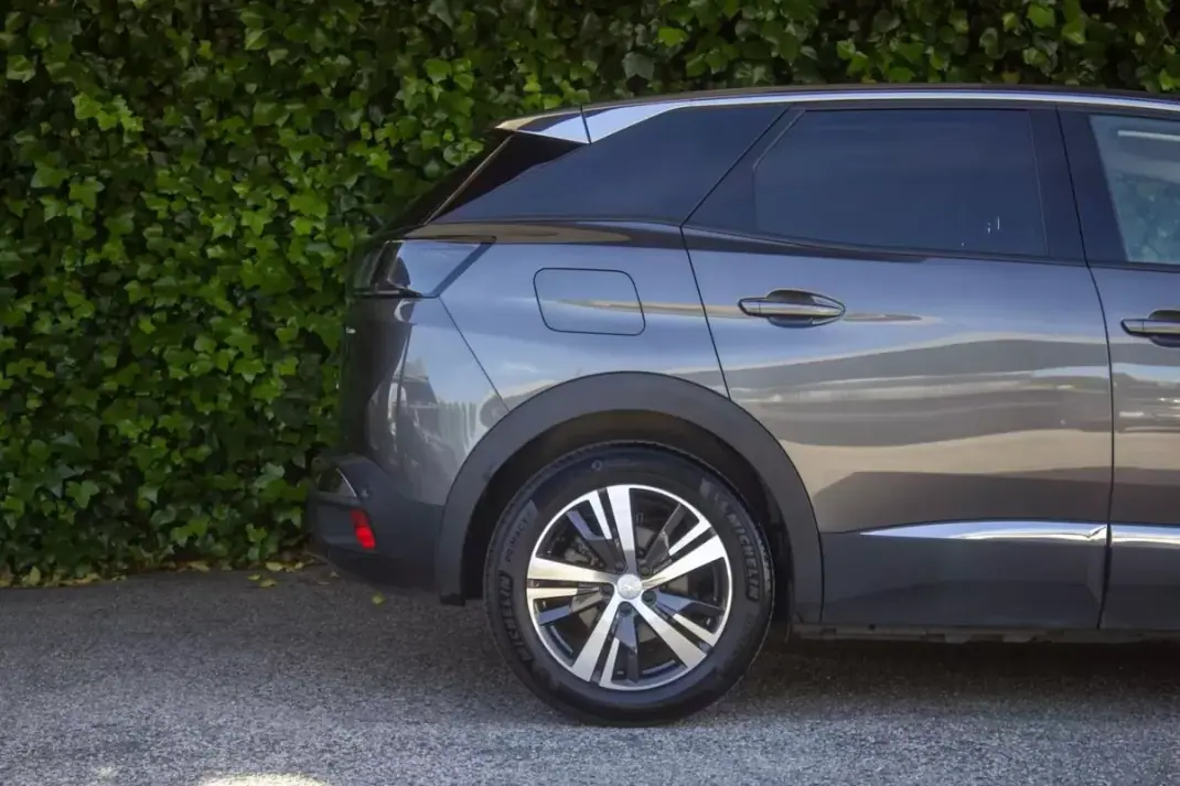 Peugeot 3008 2021 - 23500 EUR, 125000 km - AUTO.MOTO.pt - 125000km - foto 4 de 17