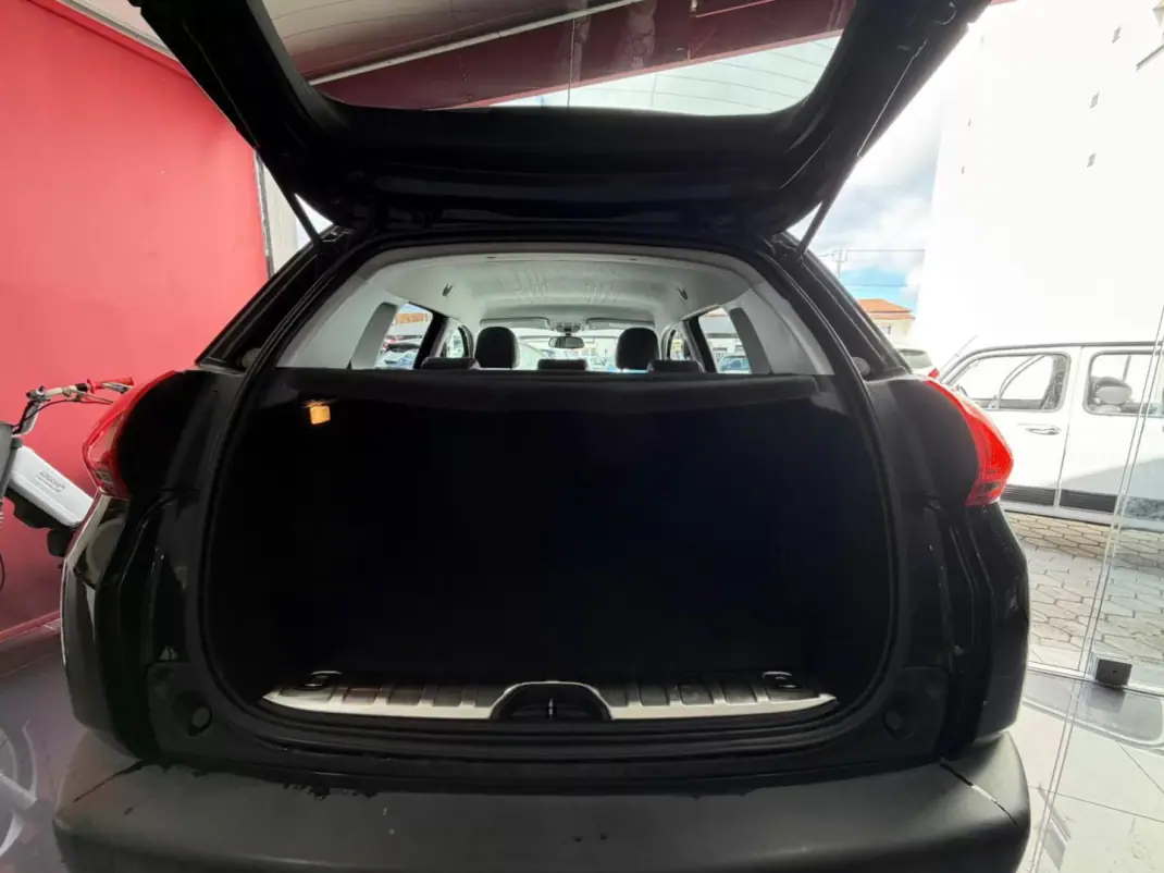 Peugeot 2008 2018 - 16750 EUR, 88000 km - AUTO.MOTO.pt - 88000km - foto 16 de 20