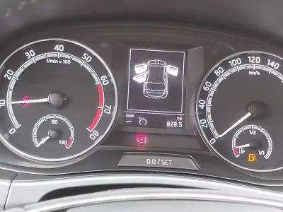 Skoda Fabia 2021 - 11800 EUR, 120100 km - AUTO.MOTO.pt - 120100km - foto 4 de 12