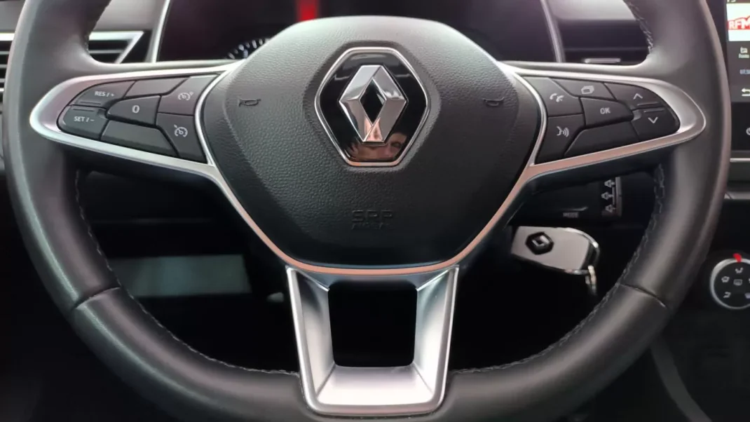 Renault Clio 2021 - 14890 EUR, 67292 km - AUTO.MOTO.pt - 67292km - foto 31 de 67
