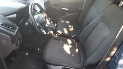 Ford Transit Connect 2019 - 14750 EUR, 81705 km - AUTO.MOTO.pt - 81705km - foto 9 de 26