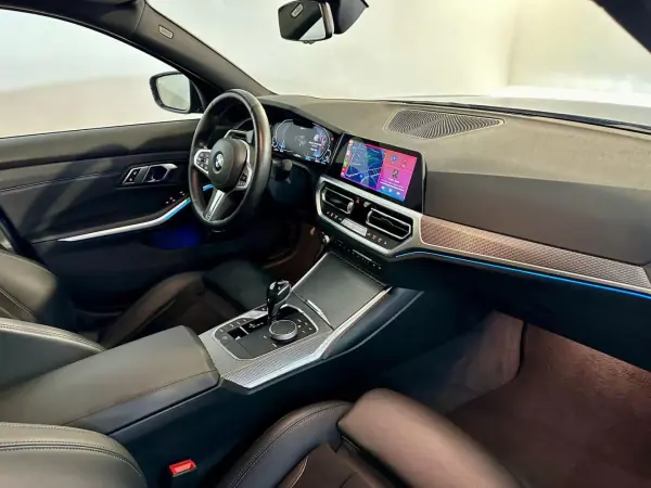 BMW 330e 2019 - 29750 EUR, 99000 km - AUTO.MOTO.pt - 99000km - foto 13 de 46
