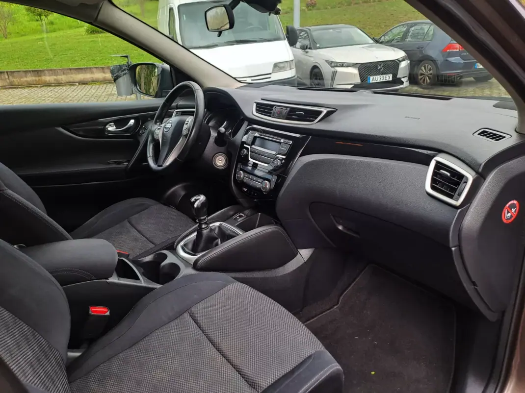 Nissan Qashqai 2015 - 13000 EUR, 125000 km - AUTO.MOTO.pt - 125000km - foto 21 de 22