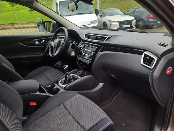Nissan Qashqai 2015 - 13000 EUR, 125000 km - AUTO.MOTO.pt - 125000km - foto 21 de 22