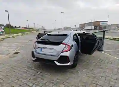 Honda Civic 2018 - 16700 EUR, 119000 km - 119000km - foto 8 de 15