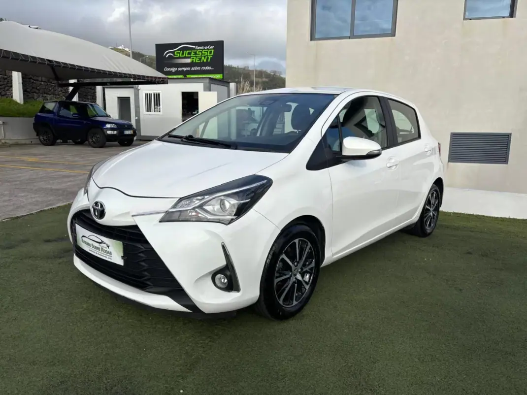 Toyota Yaris 2018 - 18490 EUR, 135785 km - AUTO.MOTO.pt - 135785km - foto 1 de 14