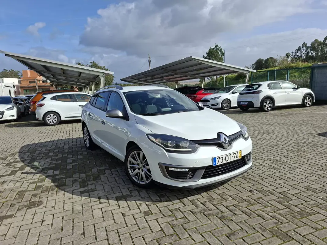 Renault Mégane Sport Tourer 2014 - 11500 EUR, 130900 km - AUTO.MOTO.pt - 130900km - foto 4 de 28