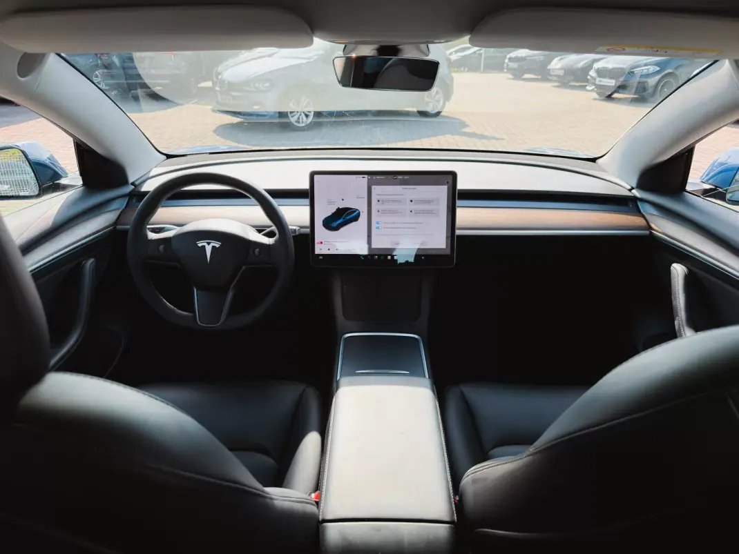 Tesla Model 3 2021 - 26990 EUR, 72100 km - 72100km - foto 3 de 19