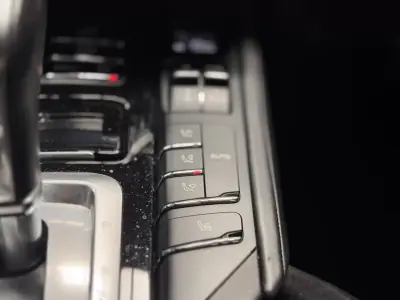 Porsche Cayenne 2017 - 42990 EUR, 155600 km - AUTO.MOTO.pt - 155600km - foto 23 de 31