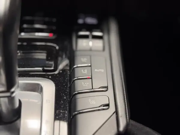 Porsche Cayenne 2017 - 42990 EUR, 155600 km - AUTO.MOTO.pt - 155600km - foto 23 de 31