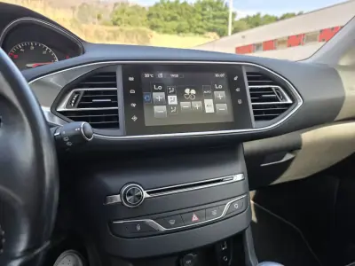 Peugeot 308 SW 2015 - 14490 EUR, 175000 km - AUTO.MOTO.pt - 175000km - foto 4 de 19