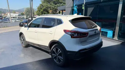 Nissan Qashqai 2018 - 17750 EUR, 140677 km - 140677km - foto 5 de 10