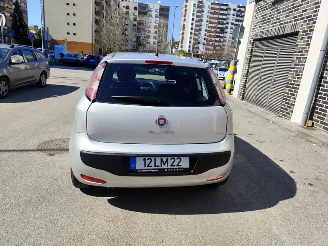 Fiat Punto Evo 2011 - 5000 EUR, 258000 km - AUTO.MOTO.pt - 258000km - foto 15 de 18