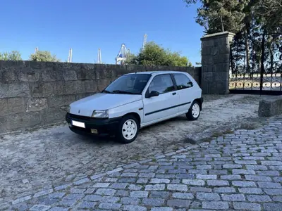 Renault Clio 1993 - 3900 EUR, 283000 km - AUTO.MOTO.pt - 283000km - foto 15 de 39