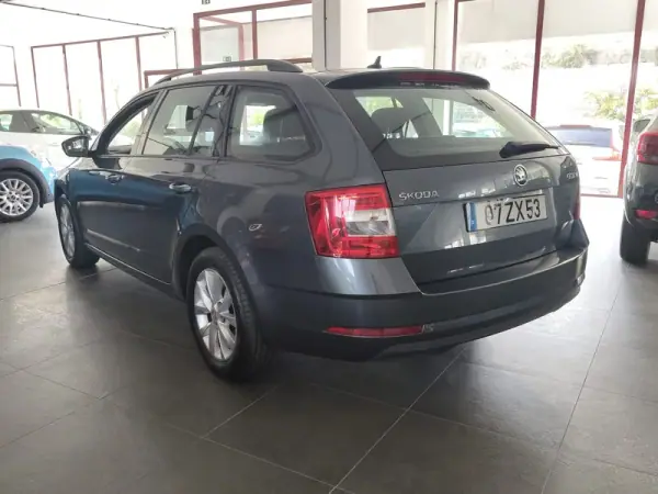 Skoda Octavia Break 2020 - 14990 EUR, 174000 km - AUTO.MOTO.pt - 174000km - foto 5 de 7