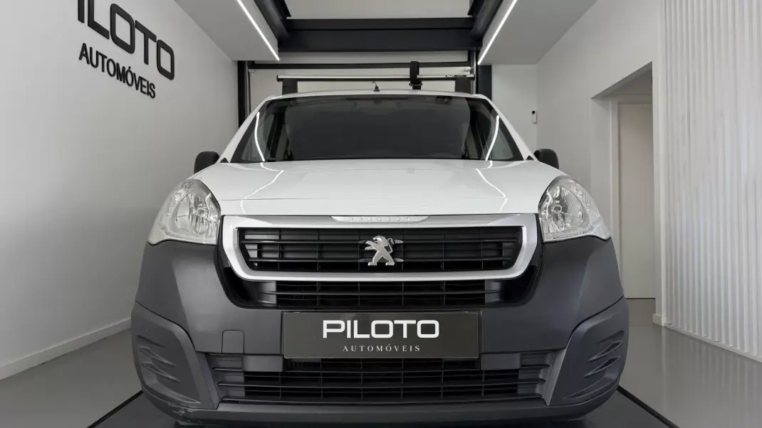 Peugeot PARTNER GIRAFON 2018 - 7990 EUR, 230000 km - AUTO.MOTO.pt - 230000km - foto 3 de 20