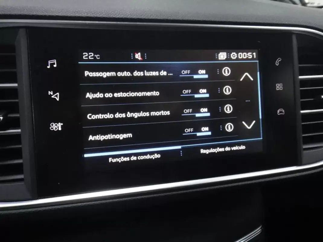 Peugeot 308 2019 - 14900 EUR, 50000 km - AUTO.MOTO.pt - 50000km - foto 50 de 51