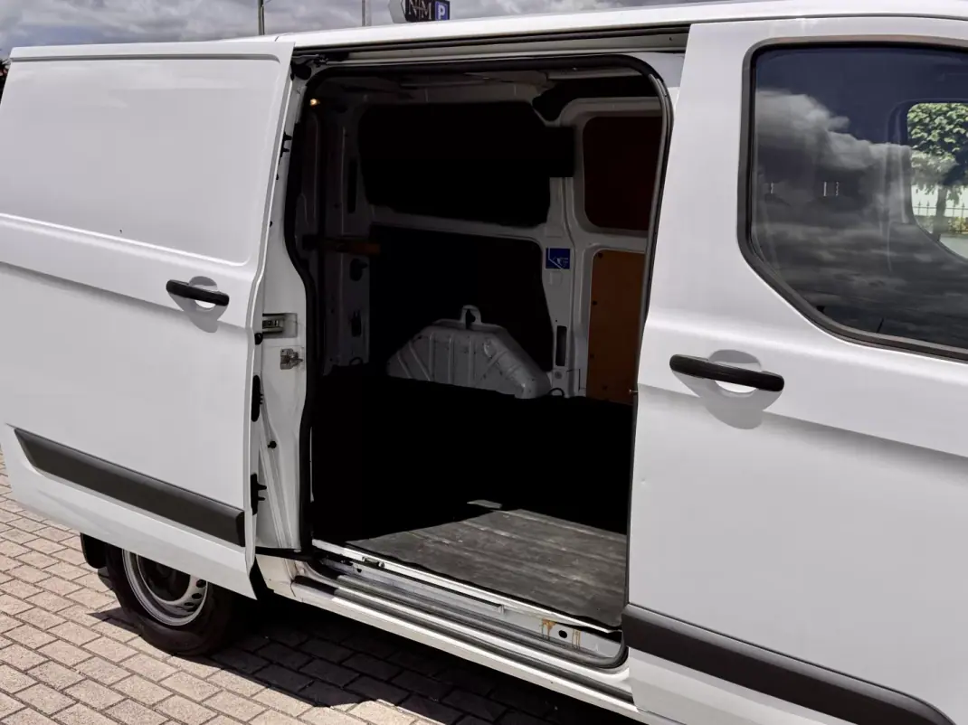 Ford TRANSIT CUSTOM 2.0 L2 H2 2.0 130 CV 2021 - 16500 EUR, 152000 km - AUTO.MOTO.pt - 152000km - foto 17 de 18