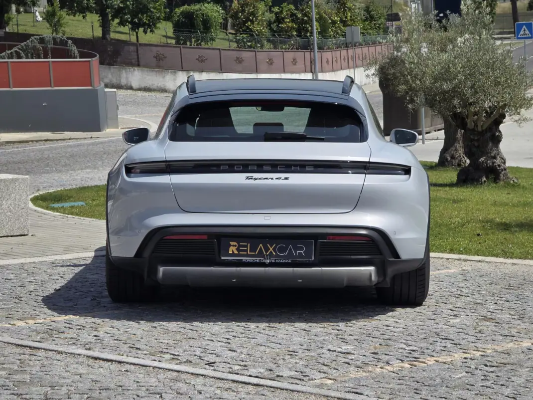Porsche Taycan Cross Turismo 2021 - 65499 EUR, 59000 km - AUTO.MOTO.pt - 59000km - foto 9 de 40