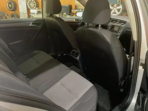 Volkswagen Golf 2014 - 15900 EUR, 159000 km - AUTO.MOTO.pt - 159000km - foto 12 de 13