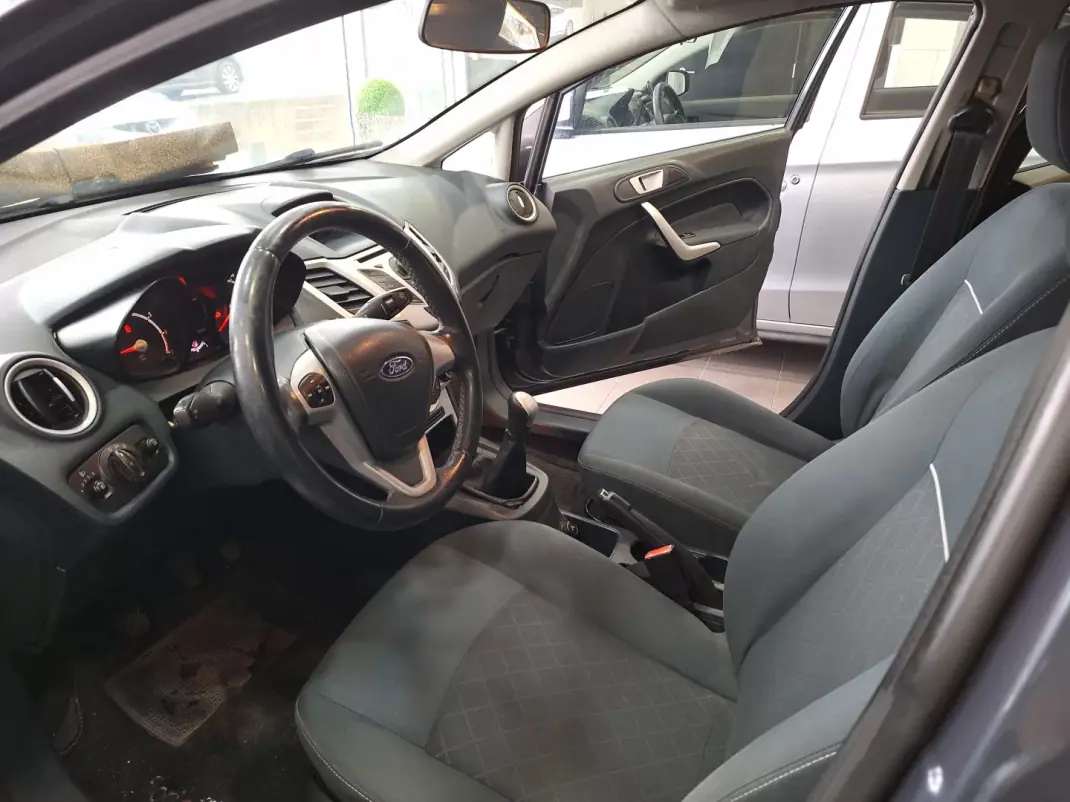 Ford Fiesta 2012 - 6900 EUR, 163718 km - AUTO.MOTO.pt - 163718km - foto 14 de 24