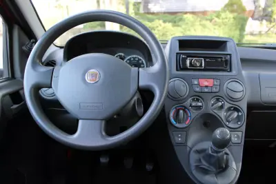 Fiat Panda 2010 - 4500 EUR, 114357 km - AUTO.MOTO.pt - 114357km - foto 16 de 23