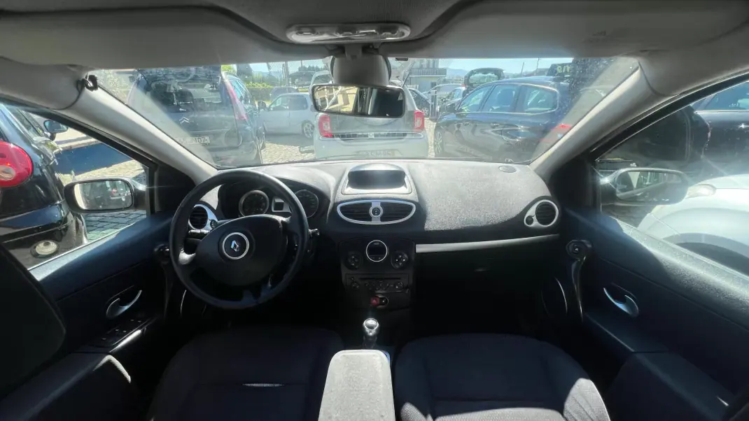 Renault Clio 2007 - 4750 EUR, 248998 km - AUTO.MOTO.pt - 248998km - foto 6 de 6
