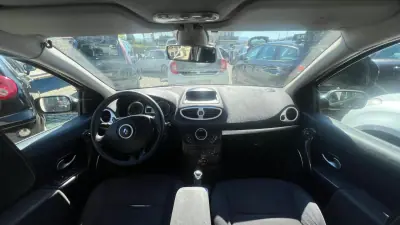 Renault Clio 2007 - 4750 EUR, 248998 km - AUTO.MOTO.pt - 248998km - foto 6 de 6