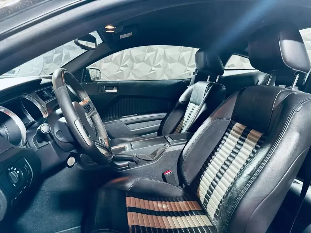 Shelby GT500 2010 - 89990 EUR, 76489 km - AUTO.MOTO.pt - 76489km - foto 26 de 47