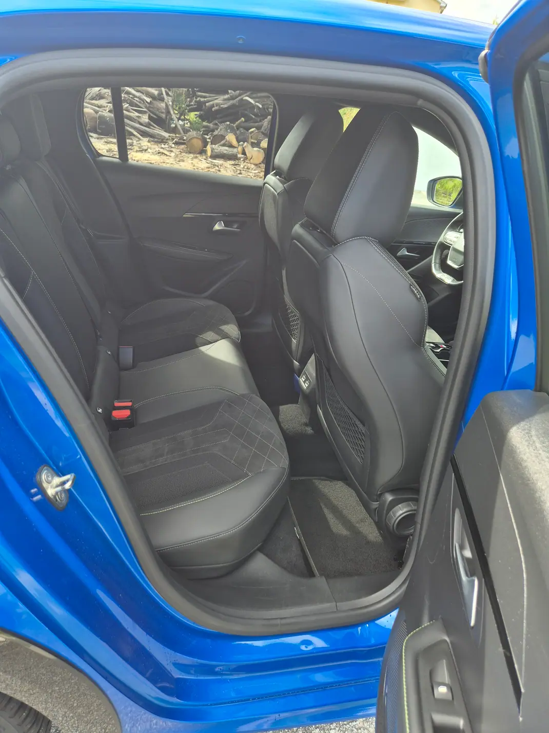 Peugeot 208 2021 - 14250 EUR, 119000 km - AUTO.MOTO.pt - 119000km - foto 11 de 15
